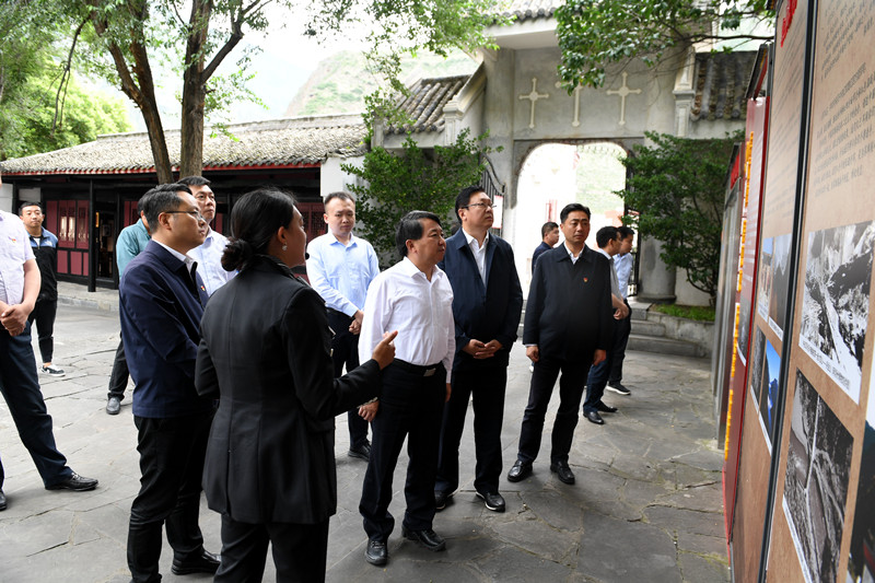 6月22日至23日,省委常委,常务副省长罗文深入阿坝州调研督导生态环境